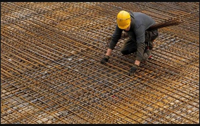 Instalación de malla de refuerzo antes de la fundida de losa